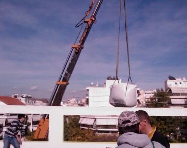 Μεταφορά ειδίκου χώματος για την κατασκευή ταρατσόκηπου